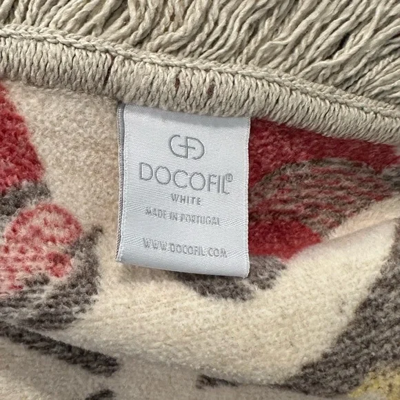 DOCOFIL White Beautiful Reversible Bird Throw Fringe Red Cream Soft 51X67 - Picture 4 of 6